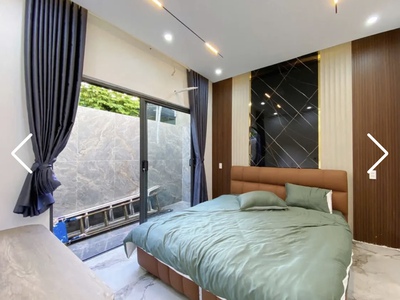 Nhà 3 tầng mới đẹp mặt tiền lỗ giáng 24 . dt:100m 4