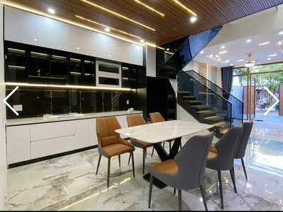 Nhà 3 tầng mới đẹp mặt tiền lỗ giáng 24 . dt:100m 3