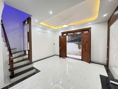 Bán nhà nguyễn sơn long biên 35m2 5 tầng full nội thất ngõ rộng 3 gác giá nhỉnh 5 tỷ 0