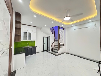 Bán nhà nguyễn sơn long biên 35m2 5 tầng full nội thất ngõ rộng 3 gác giá nhỉnh 5 tỷ 2