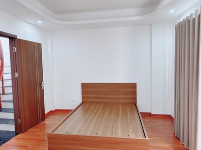 Bán nhà nguyễn sơn long biên 35m2 5 tầng full nội thất ngõ rộng 3 gác giá nhỉnh 5 tỷ 3