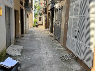 Bán nhà trung tâm quận thanh xuân, phố tô vĩnh diện, dt 39m2 x 5 tầng, mt 3,5m. 0