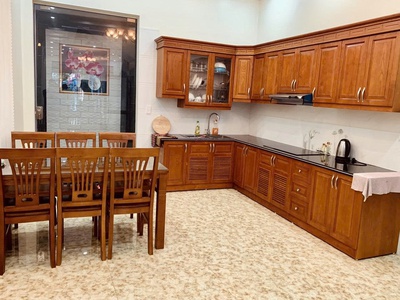 Cho thuê nhà mặt phố Văn Cao, 4 ngủ khép kín  80m2 . 1