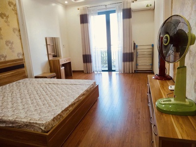 Cho thuê nhà mặt phố Văn Cao, 4 ngủ khép kín  80m2 . 3
