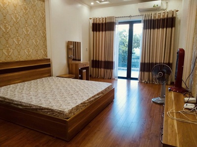 Cho thuê nhà mặt phố Văn Cao, 4 ngủ khép kín  80m2 . 4