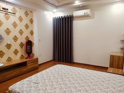 Cho thuê nhà mặt phố Văn Cao, 4 ngủ khép kín  80m2 . 5
