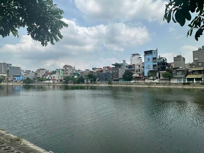 Bán đất mặt hồ tai trâu, gần mipec long biên 2