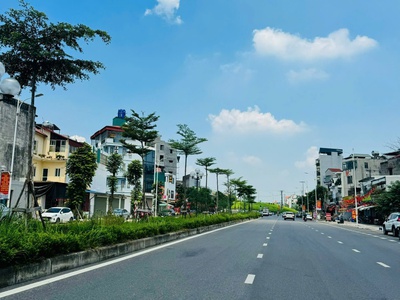 Bán đất mặt hồ tai trâu, gần mipec long biên 1