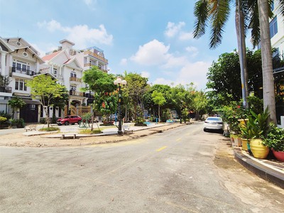Bán biệt thự da thủ đức house gần trần não, sông sg ngang lớn 10m đẹp 1