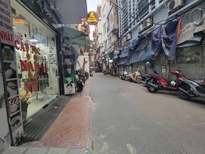 Cầu giấy dt 46m giá 15,8 tỷ-ô tô qua nhà,kinh doanh sầm uất-nhà đẹp,cách phố 50m 0