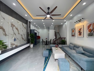 Bán căn nhà góc 3 tầng ngõ phố Lam Sơn, ph Ngọc Châu, TP HD, 45m2, 3 ngủ, 2 vs, 2.5 tỷ 2