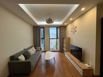 Cho thuê chung cư Home City Trung Kính, 70m2, 2 phòng ngủ, đủ đồ 15 triệu có slot oto 2