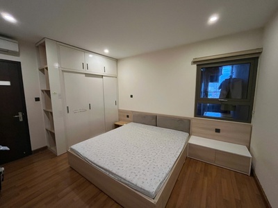 Cho thuê chung cư Home City Trung Kính, 70m2, 2 phòng ngủ, đủ đồ 15 triệu có slot oto 3