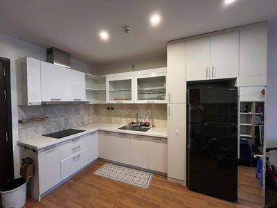 Cho thuê chung cư Home City Trung Kính, 70m2, 2 phòng ngủ, đủ đồ 15 triệu có slot oto 0