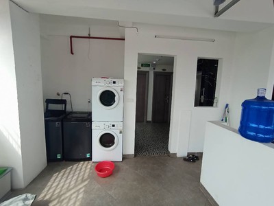 Bán chung cư mini 18 phòng, gần viện e, tháng thu 100 triệu 2
