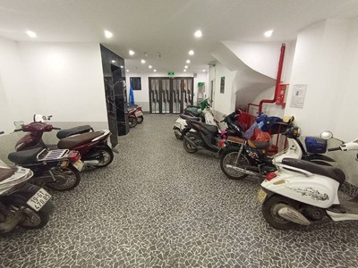 Bán chung cư mini 18 phòng, gần viện e, tháng thu 100 triệu 3