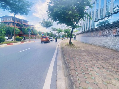 Nhà phân lô ngoại giao đoàn, 2 ô tô tránh, mặt tiền khủng, thang máy, view hồ điều hoà - đại sứ 1