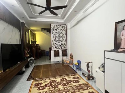 Hiếm. bán nhà thạch bàn 37m2, 6 tầng, ô tô dừng đỗ trước nhà, full nội thất. chỉ 8.x tỷ 1