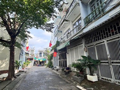 2,46 tỷ- gần huỳnh tấn phát - đường nhựa xe 7 chỗ đậu trước nhà- 4 tấng, kiên cố- 4 phòng ngủ 0