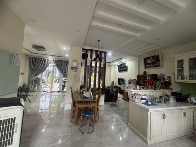 Bán biệt thự liền kề, phường phước long tp hcm  dt  8 x14.5m, 115m2, 3 tầng, sổ hồng, giá 14.3 tỷ. 0