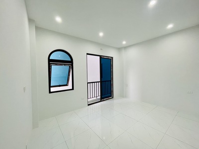 Liên mạc nhà mới kính kong xách vali ở luôn 31m2, 5 tầng ô tô đỗ cửa 3