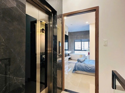 Chính chủ bán nhà đẹp full nội thất - có thang máy, trung tâm quận 7 1