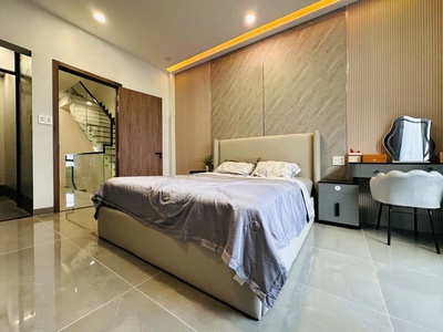 Chính chủ bán nhà đẹp full nội thất - có thang máy, trung tâm quận 7 2