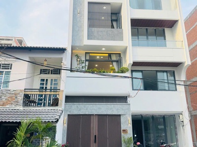 Chính chủ bán nhà đẹp full nội thất - có thang máy, trung tâm quận 7 0