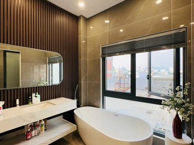 Chính chủ bán nhà đẹp full nội thất - có thang máy, trung tâm quận 7 3