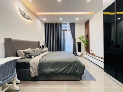 Chính chủ bán nhà đẹp full nội thất - có thang máy, trung tâm quận 7 4