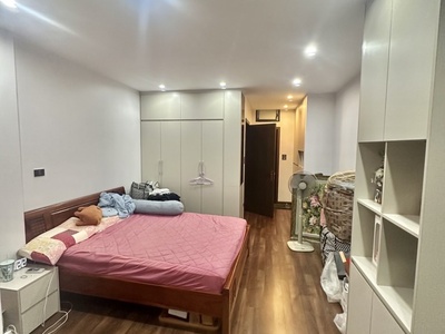 Lạc long quân 40m giá 12 tỷ-gần ô tô tránh,ngõ thông,dân xây,nội thát đẹp 0