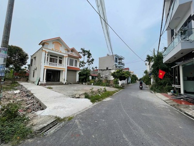 Cần Bán - Lô góc - Mặt đường nhựa - Ô tô tránh nhau - tại Đồng Hoà 1