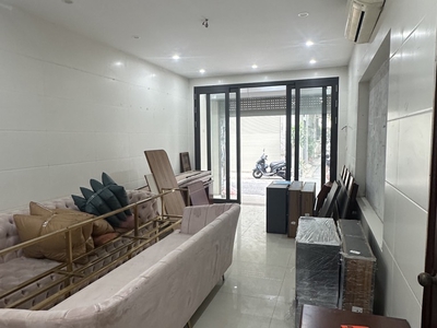 Mặt phố yên lạc bán 90M tặng nhà ô tô kinh doanh hai bà trưng 1