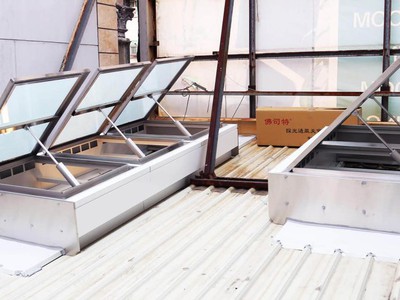 Cảm Biến Mưa và Gió:  Bộ Não  Thông Minh Của Giếng Trời Tự Động 0