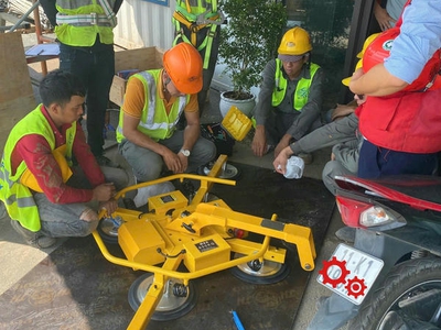 Thuê máy hít nâng kính điện Hà Nội   Đồng hành cùng công trình hiện đại 2