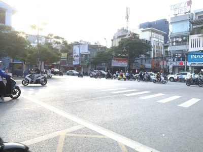 Cho thuê nguyên căn MT: 8,6m DT: 250m2 phố Tô Hiệu , đoạn đẹp gần ngã 4 0