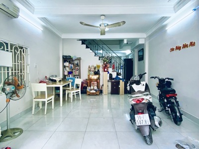 Huỳnh văn bánh - xe hơi đỗ cổng - gần mặt tiền - nở hậu tài lộc 2