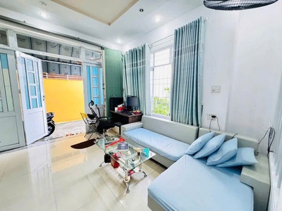 Nhà mới 2 tầng gần biển   giá chỉ 2 tỷ 950 . diện tích 52m  ngang 5.2m 2