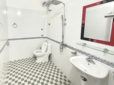 Cho thuê nhà phố Văn Cao, DT: 70m2, 3 ngủ khép kín. 2
