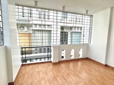Cho thuê nhà phố Văn Cao, DT: 70m2, 3 ngủ khép kín. 7