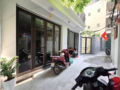 Đội cấn 35m-10,6 tỷ-nhà đẹp,thang máy,ngõ thông,sáng,ba gác đua,gần ô tô 0