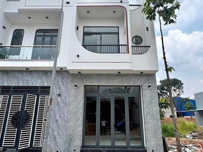 Nhà Sài Gòn 2 tầng ngay chợ 0