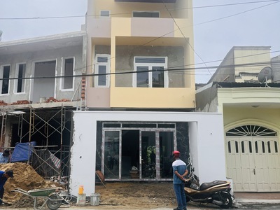 Nhà mặt tiền kinh doanh, 3 tầng, t/tâm dĩ an, vô lý thường kiệt, ngang đẹp 5,5m, nhỉnh 6 tỷ 1