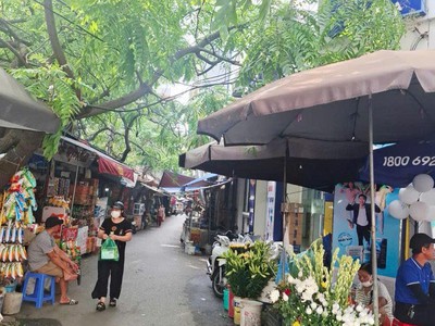 Cần bán gấp đất tây hồ 210m - tiện ích ngút ngàn - ba bước ra các tuyến phố tây hồ - thích hợp xây 3