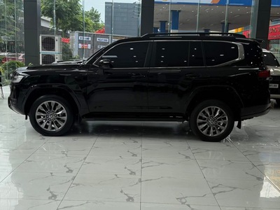 Bán Toyota Land Cruiser LC300 sản xuất 2025, siêu lướt 6000 Km. 2