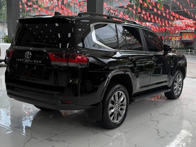 Bán Toyota Land Cruiser LC300 sản xuất 2025, siêu lướt 6000 Km. 5