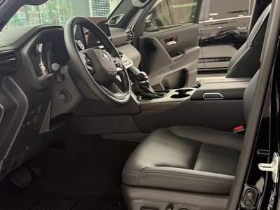 Bán Toyota Land Cruiser LC300 sản xuất 2025, siêu lướt 6000 Km. 6