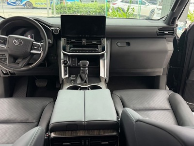 Bán Toyota Land Cruiser LC300 sản xuất 2025, siêu lướt 6000 Km. 8