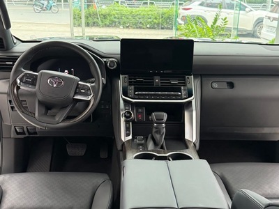 Bán Toyota Land Cruiser LC300 sản xuất 2025, siêu lướt 6000 Km. 9