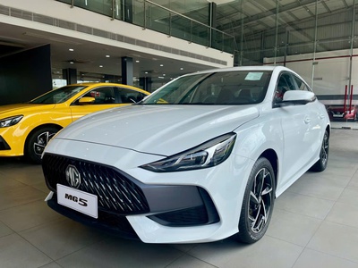 MG5 lux lăn bánh chỉ 50x tr 1